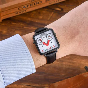 Montre à quartz pour homme avec boîtier carré noir, motif en V rouge et bracelet cuir