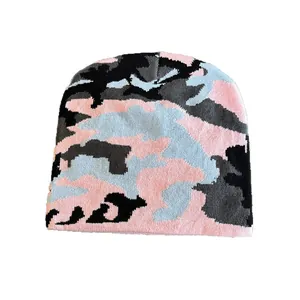 Berretto in maglia jacquard mimetico unisex blu e rosa per lo stile streetwear invernale