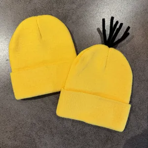 Unisex Lustige Cartoon Gelb Strickmütze Mit Schwarzen Haarsträhnen Acryl Winter Warm Hip Hop Slouchy Hut Für Halloween Party