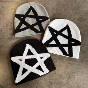 Bonnets en maille d'hiver avec motif d'étoiles en couleurs gris blanc et noir