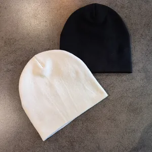 Bonnets en maille minimalistes noir et blanc cassé, couvre-chef d'hiver doux pour adultes