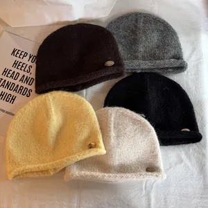Women's Classic Solid Color Knitted Beanie Hat Warm Winter Soft Skull Cap With Metal Decor For Outdoor Casual Daily Wear