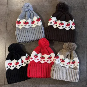 Berretto in Maglia da Donna con Pompon Motivo Ciliegia Fragola Caldo Berretto Invernale in Jacquard per Uso Quotidiano