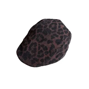 Vintage leopard print flat cap with a short brim for women and men, autumn fashion