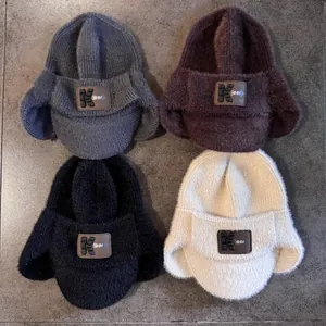 Chapeau Trappeur Chaud d'Hiver pour Hommes Protection des Oreilles Coupe-vent Imitation Vison Tricoté avec Écusson en Cuir