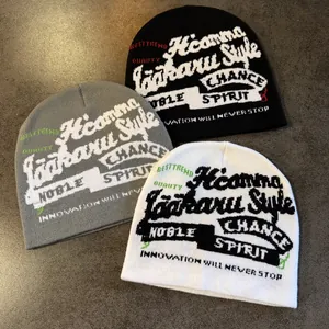 Trois bonnets en tricot hip-hop en noir, gris et blanc avec motifs jacquard pour l'hiver