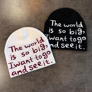 Bonnets en tricot noir et blanc avec slogans en jacquard pour la chaleur hivernale élégante