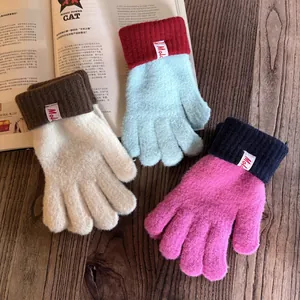 Bunte lange Strickhandschuhe für Damen im Kontrastdesign mit Touchscreen-Funktion für Winter