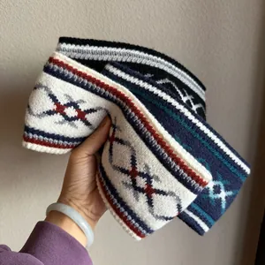 Gestricktes breites Stirnband für Damen mit ethnischem geometrischem Muster für den Winter