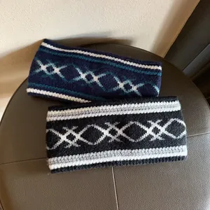 Jacquard-Strickstirnband-Set mit ethnischen Mustern in Dunkelblau und Schwarz