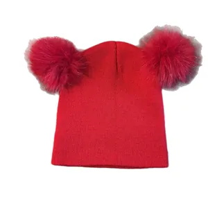 Gorro de punto rojo para mujer con lindos pompones dobles para calor invernal y moda