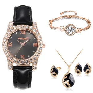 Détails d'un coffret montre et bijoux en or rose avec gemmes noires en forme de goutte