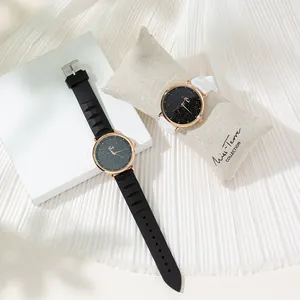 Montre quartz ciel étoilé minimaliste avec bracelet en silicone noir et blanc