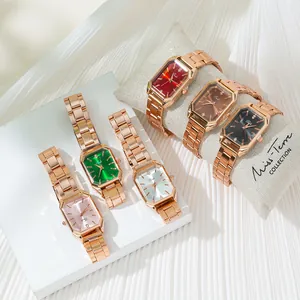 Orologio al quarzo da donna con quadrante quadrato e cinturino in metallo oro rosa