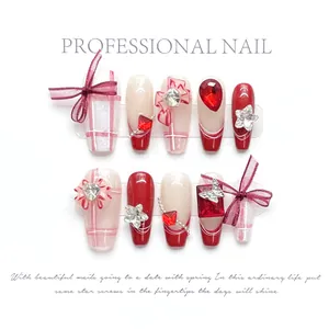 Handgemaakte press-on nagels in Franse stijl met rood ruitpatroon, strikjes en parels