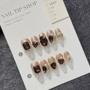 Set de Faux Ongles Faits Main Press On Nails Luxe 3D Cœur Cristal Ambre Décoration Blanc Argent Paillettes Stiletto pour Femmes