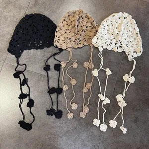 Bandana Vintage Crocheté à la Main avec Fleurs pour Femmes Foulard Ajouré Respirant en Mélange de Coton Tricoté avec Lien à Glands Fleur Style Pastoral Japonais Accessoires