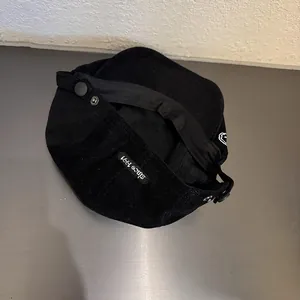 Casquette en velours côtelé noir rétro avec étiquette Since 1991 et boucle réglable