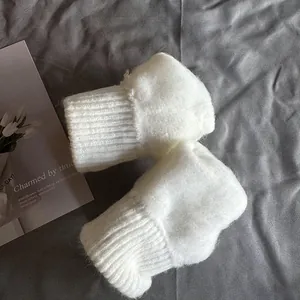 Jambières d'hiver en maille blanche avec texture en fausse fourrure pour la chaleur