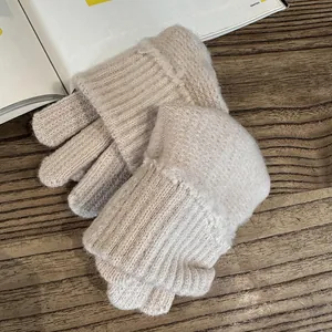 Warme winter gebreide handschoenen voor dames in beige met geribbelde polsmanchetten