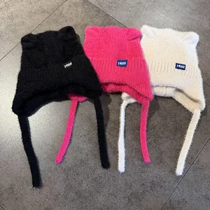 Gorros de punto de invierno con orejas de gato en negro, rosa y crema con orejeras largas