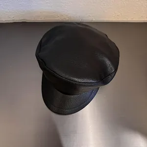 Retro black faux leather newsboy cap with litchi texture and vintage painter style