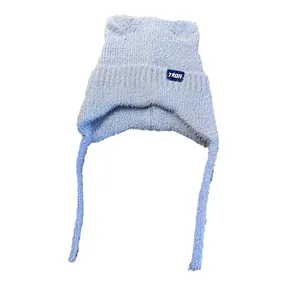 Lindo gorro de punto azul claro con orejas de gato y orejeras cálidas para mujer