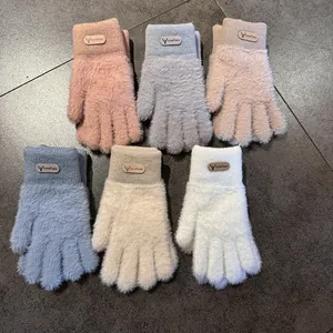 Damen Winter Warme Vollfingerhandschuhe Nerzimitat Gestrickt Verdickt Winddicht Rentier Schneeflocke Patch Outdoor Fäustlinge