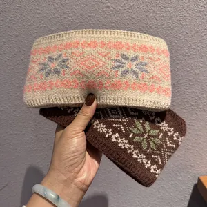 Bandeaux d'hiver en maille jacquard avec motifs flocons en beige et marron