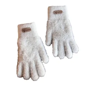Warme weiße Kunstpelz-Handschuhe mit dickem Fleecefutter und Schneeflocken-Etikett