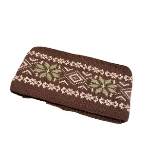 Bandeau en maille française avec motif flocon de neige nordique marron et vert