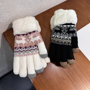 Gants en maille avec poignets en fausse fourrure blanche et motifs rennes nordiques