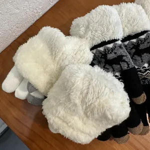 Gants d'hiver tricotés avec motif renne et poignets en fausse fourrure peluche