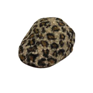 Casquette plate vintage pour femme à motif léopard avec texture en peluche chaude