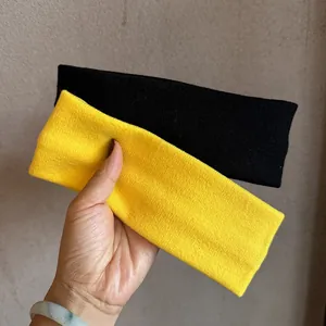 Gestrickte Winter-Stirnbänder in Schwarz und Gelb mit Sternmuster und elastischem Gewebe
