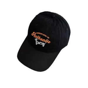 Berretto da baseball in cotone nero con ricamo cane e scritta gialla Authentic ricamata