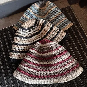 Chic bob au crochet rayé fait main pour femmes en plusieurs combinaisons de couleurs