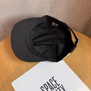 Détail de la doublure de casquette de baseball séchage rapide avec boucle réglable
