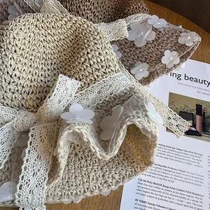 Chapeau de paille tissé main avec dentelle florale et perles pour la plage en été
