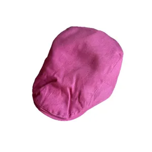 Béret rétro rose foncé minimaliste avec texture structurée en coton lin et visière plate
