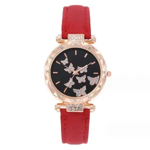 Dettaglio del quadrante a farfalla e lunetta con strass per orologio donna in oro rosa