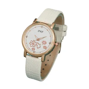 Elegant wit leren dameshorloge met bloemenwijzerplaat en roségouden kast in minimalistische stijl