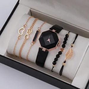 Vista dettagliata del set orologio al quarzo donna con quattro bracciali eleganti