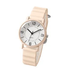 Minimalistische Quarzuhr mit aprikosenfarbenem Silikonarmband und weißem Zifferblatt