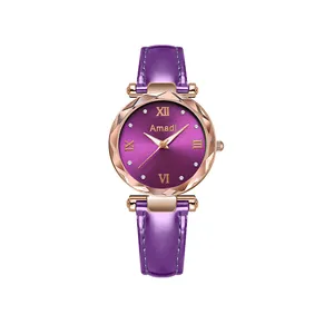 Détails du cadran violet avec chiffres romains et lunette en or rose taillée en diamant