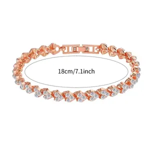 Roségoldenes Damen-Herzarmband mit weißen Zirkonia-Steinen und 18 cm Umfang im Detail