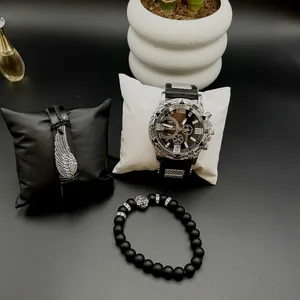 Set orologio da uomo di lusso con cinturino nero, bracciale in pelle e perline di leone