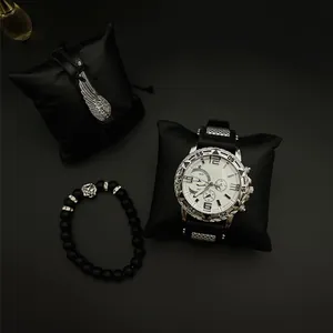 Orologio al quarzo argento da uomo con bracciale di leone nero e polsino in pelle ala