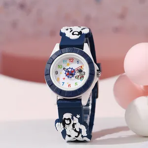 Quarzuhr für Kinder mit Astronauten-Motiv, blauem 3D-Silikonarmband und weißem Zifferblatt