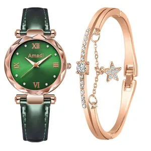 Gros plan d'une montre femme verte avec chiffres romains et bracelet étoile doré